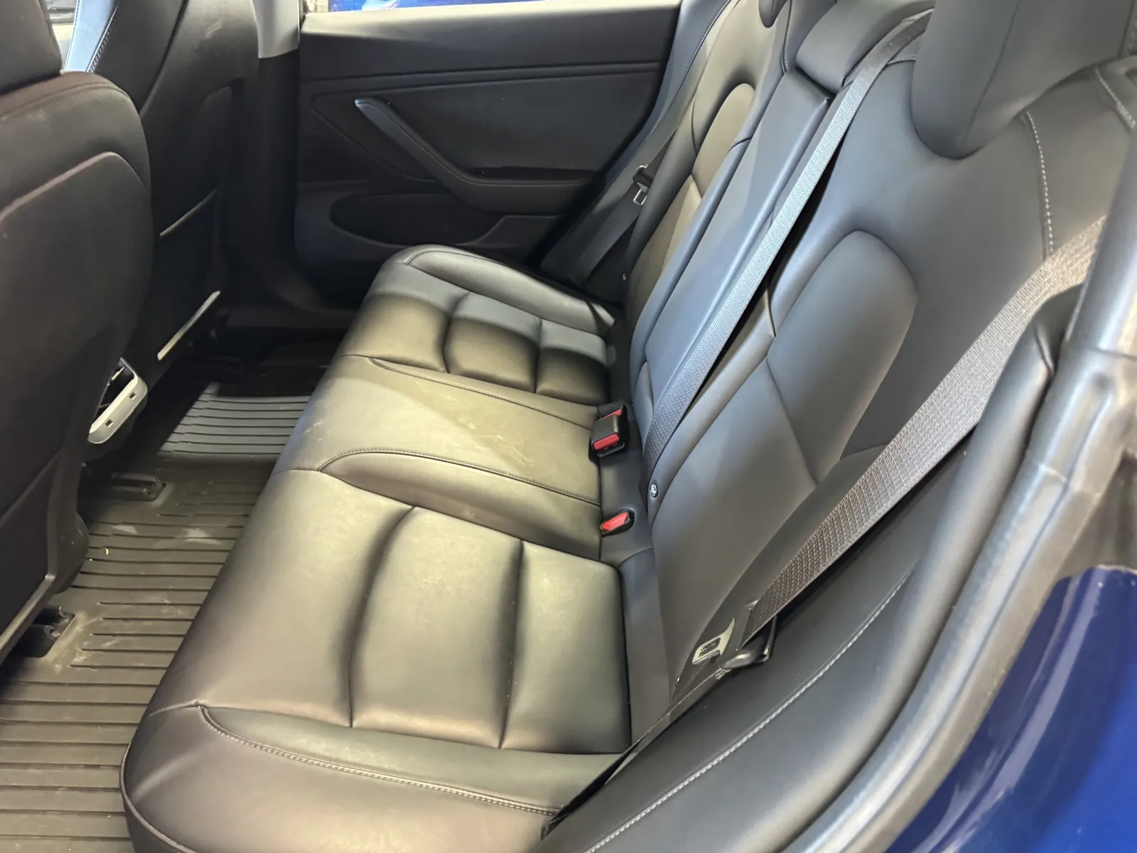 Tesla Model 3 photo 11