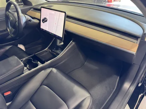 More photos of 2018 Tesla Model 3 at Premium Autos - Norco, CA