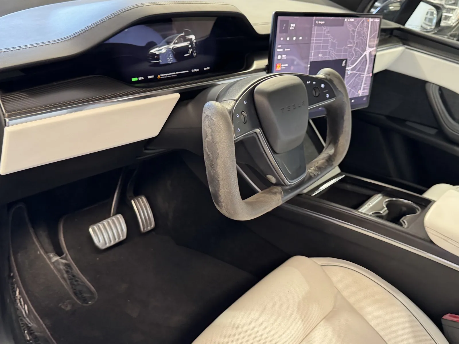 Tesla Model X photo 11