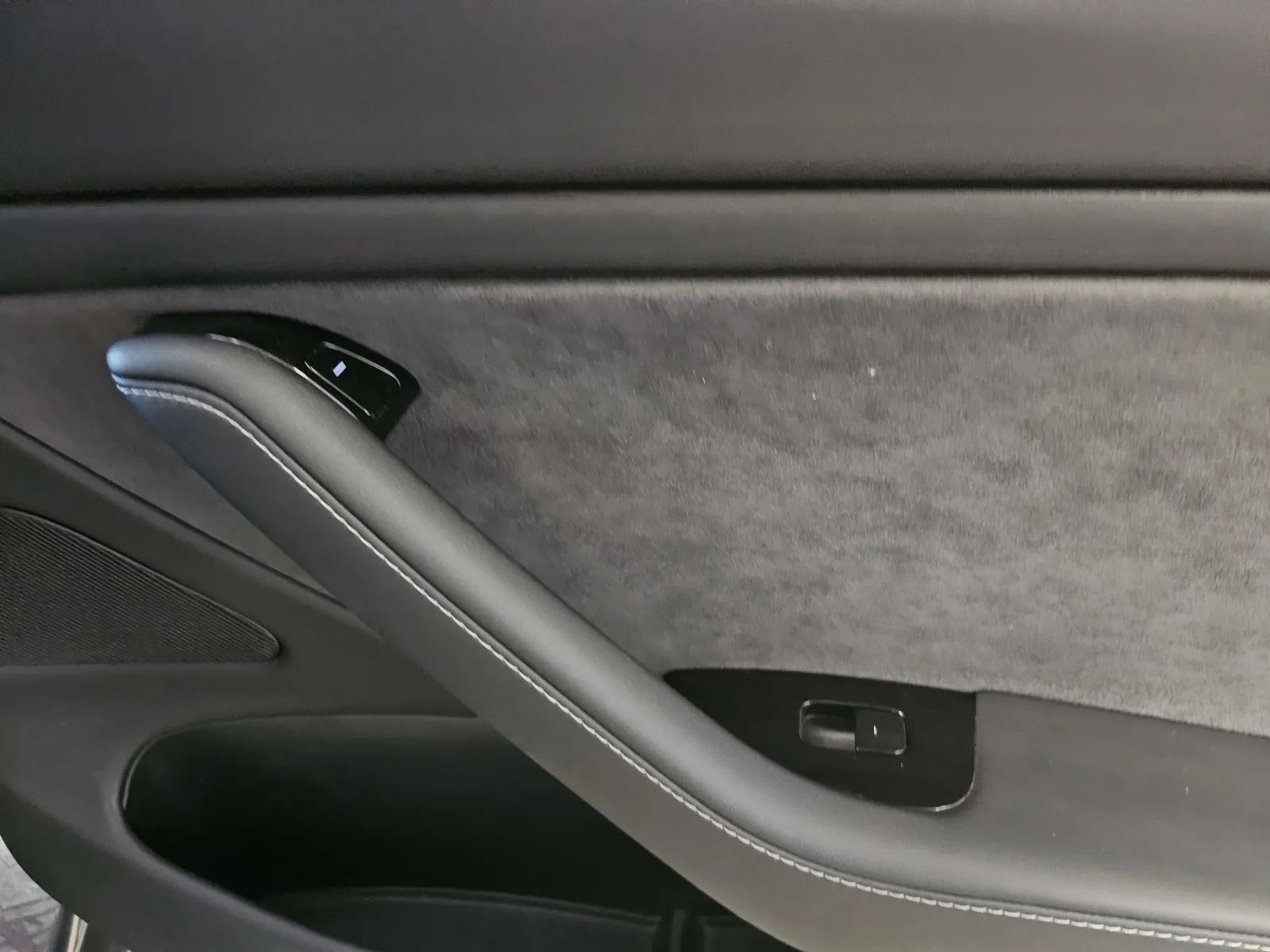 Tesla Model 3 photo 8