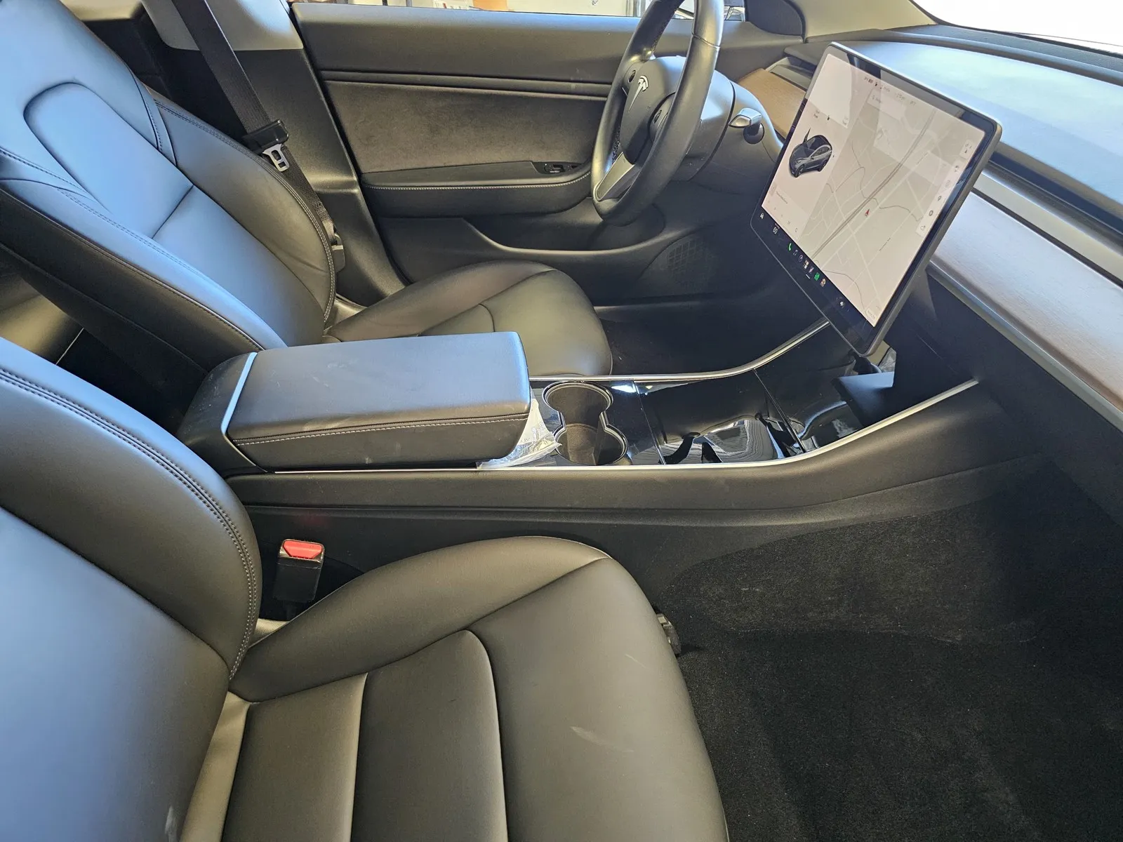 Tesla Model 3 photo 7