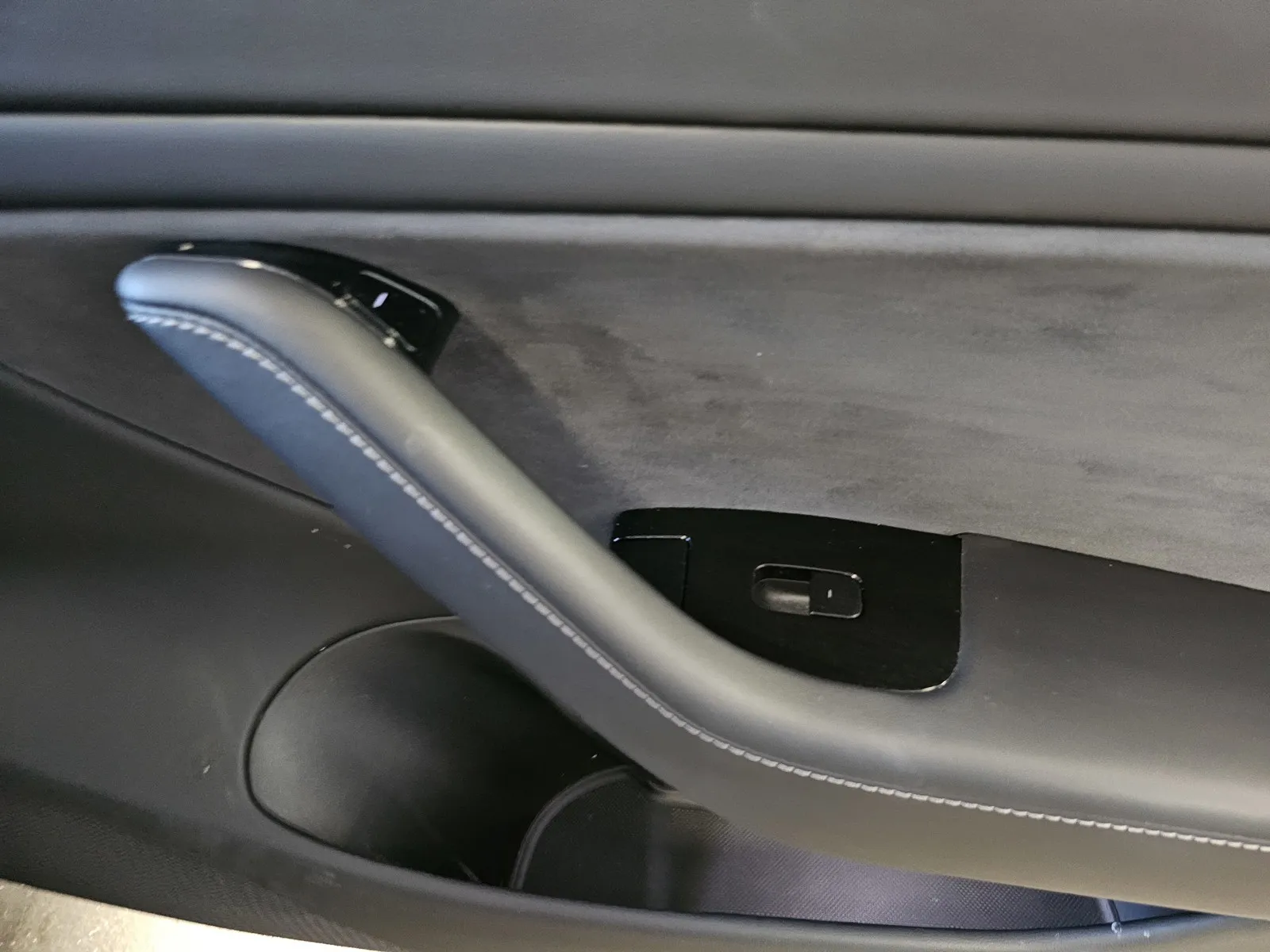 Tesla Model 3 photo 6