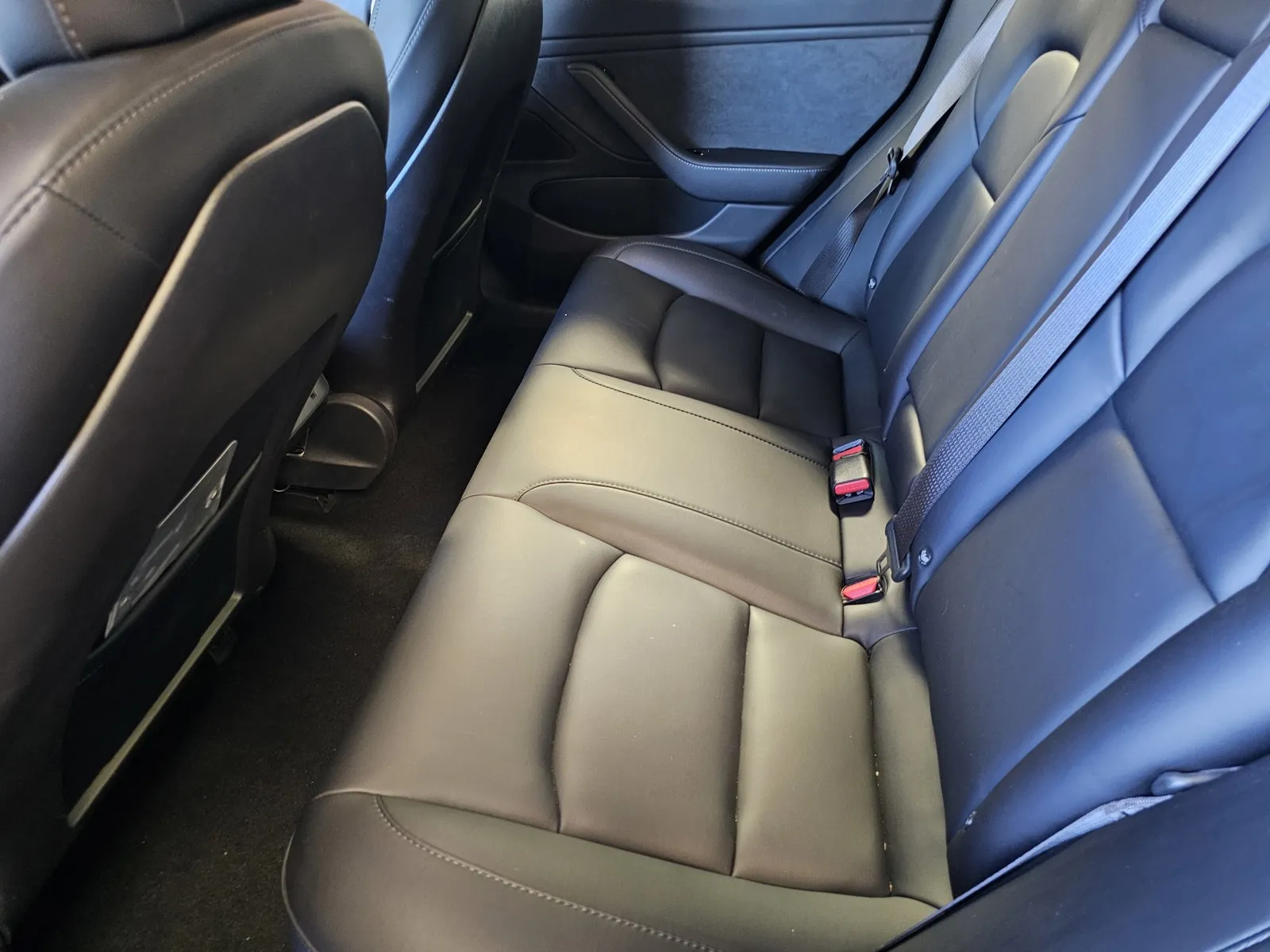 Tesla Model 3 photo 12