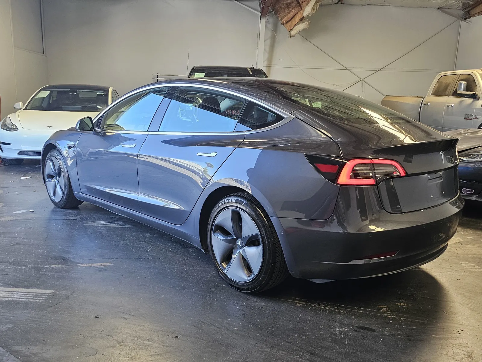 Tesla Model 3 photo 2