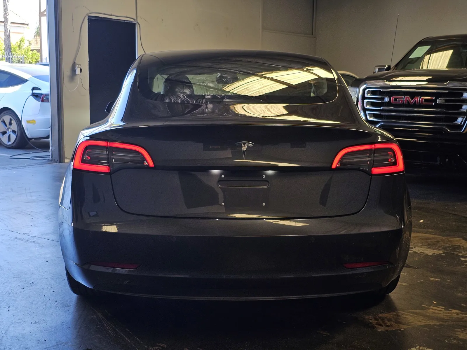 Tesla Model 3 photo 3