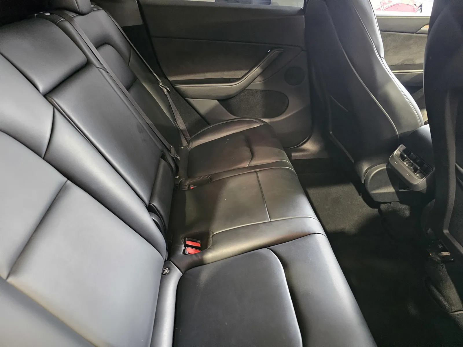 Tesla Model Y photo 9