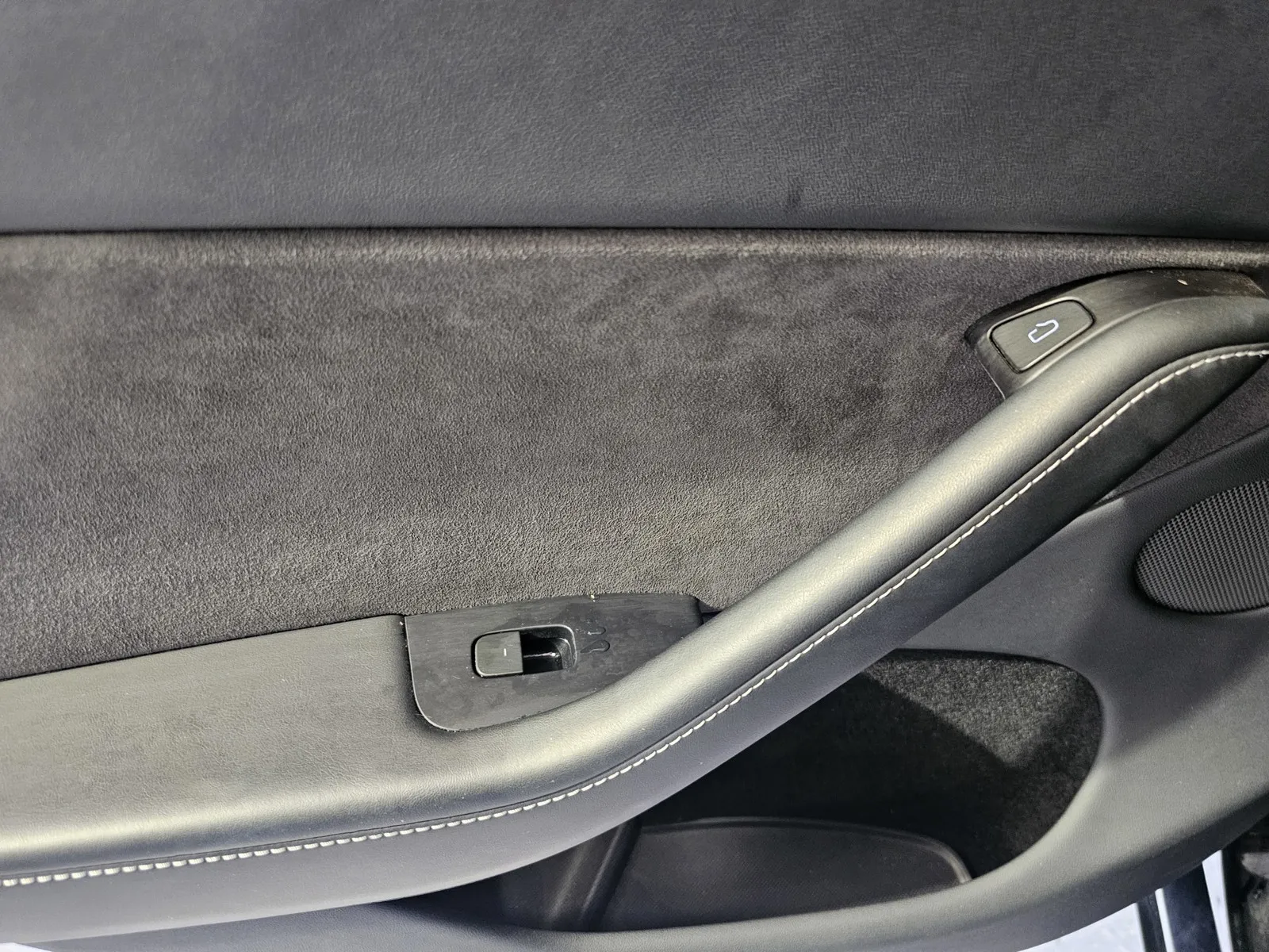 Tesla Model Y photo 11