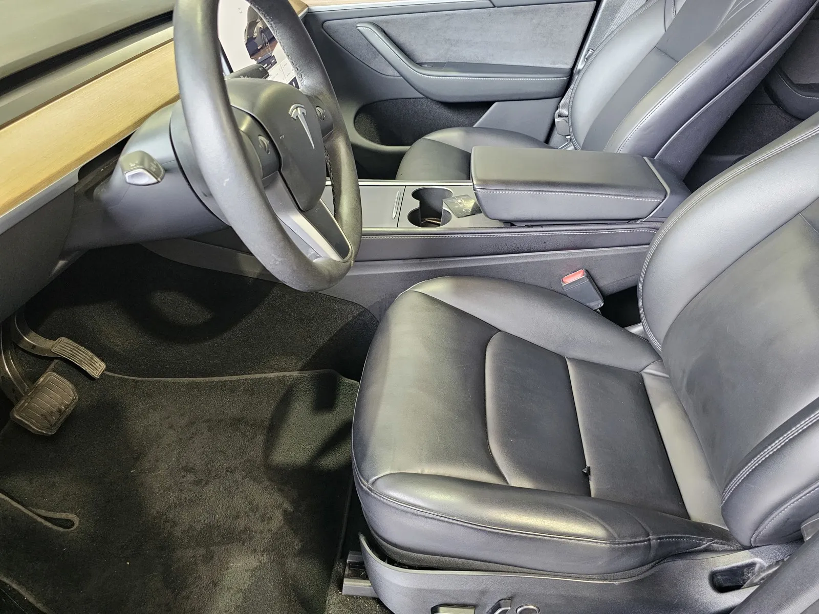 Tesla Model Y photo 14