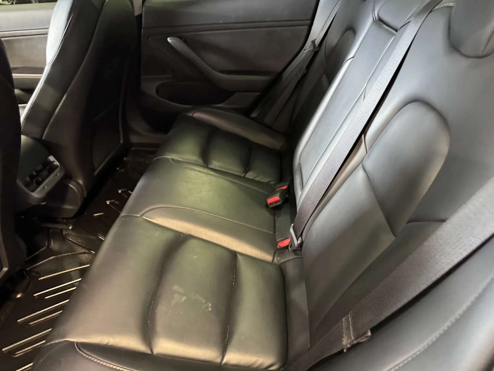 Tesla Model 3 photo 9