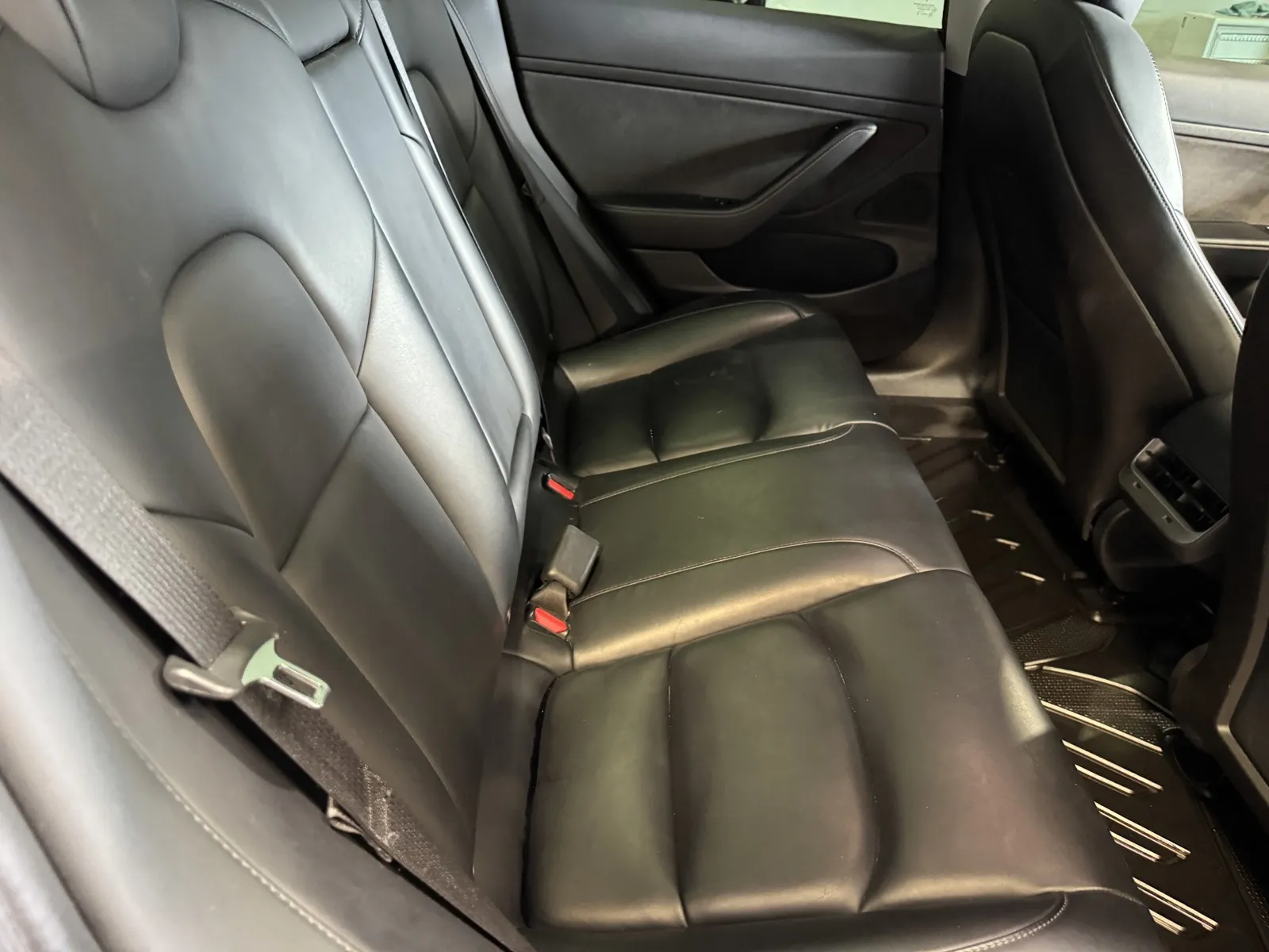 Tesla Model 3 photo 8