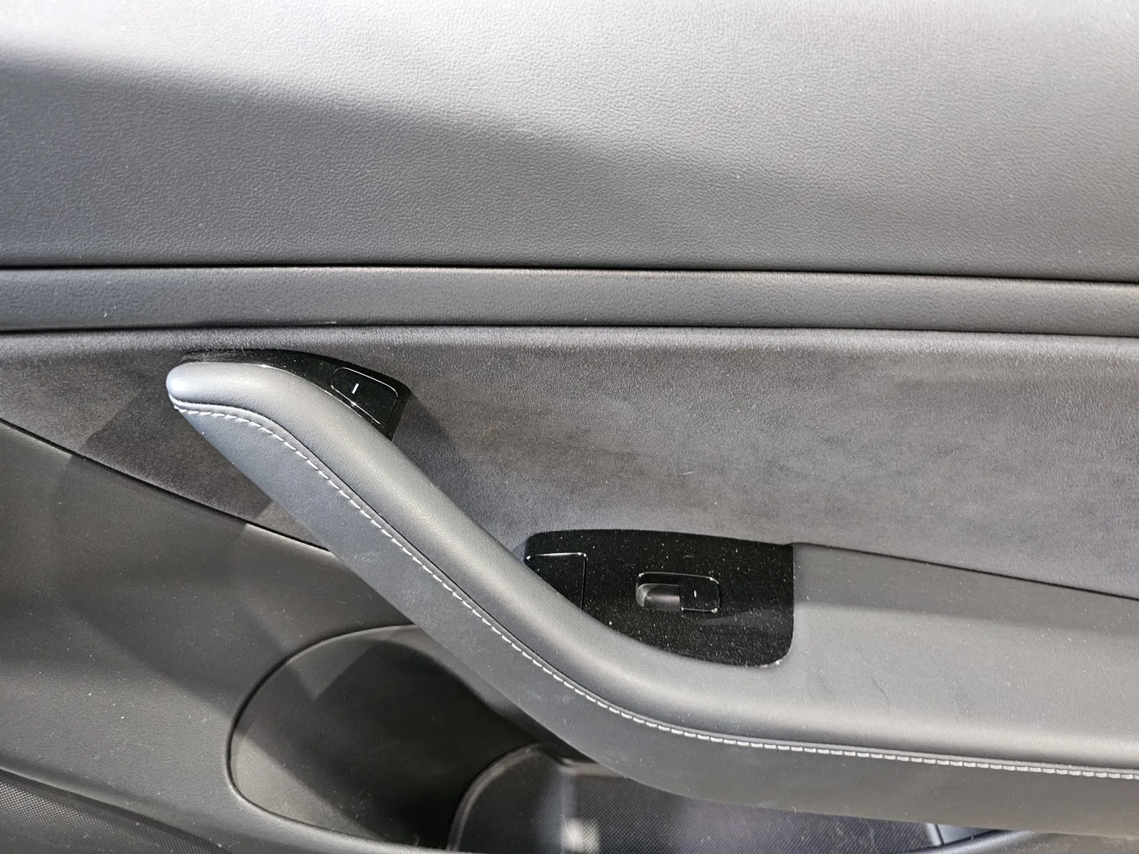 Tesla Model 3 photo 6