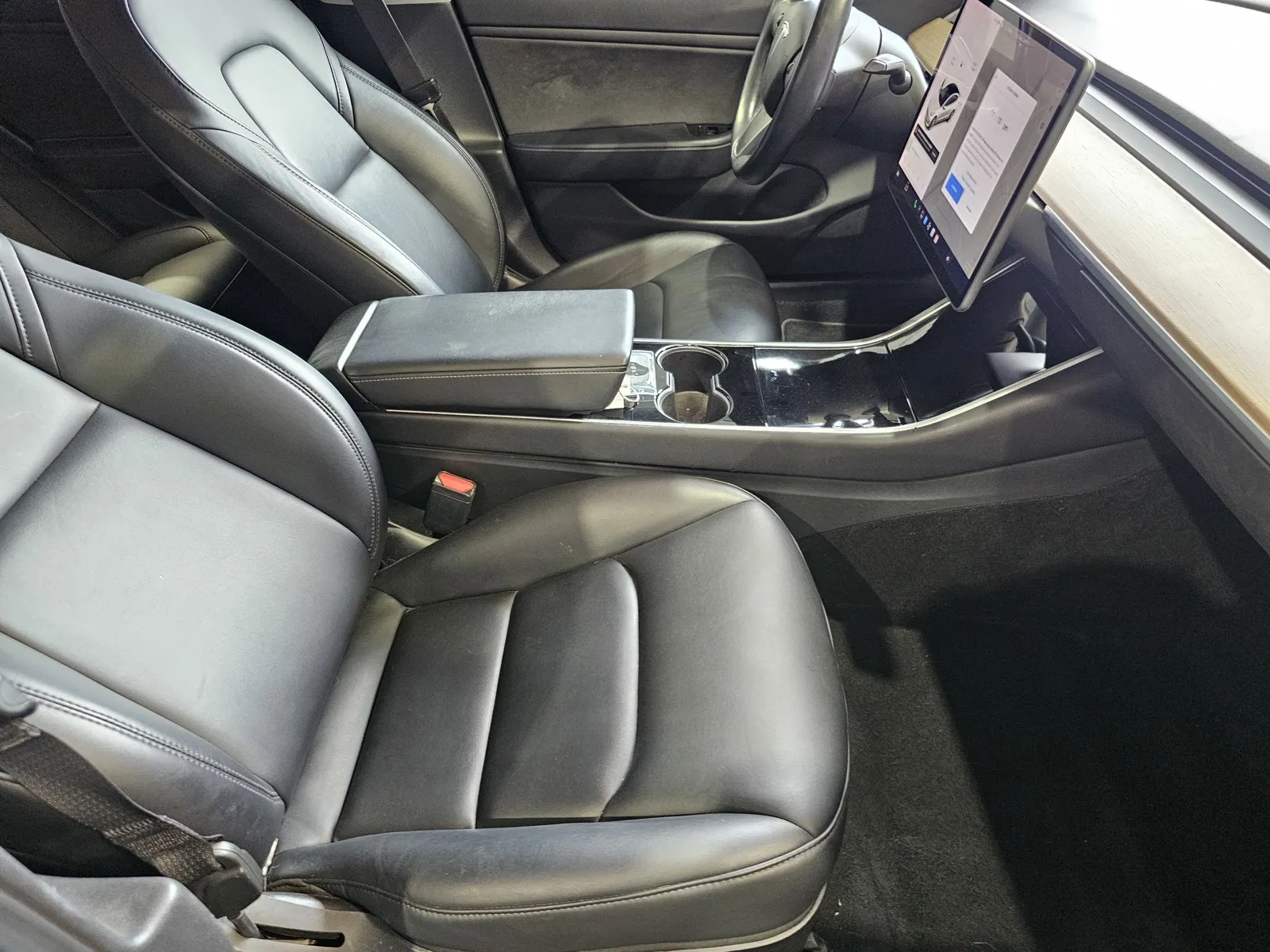 Tesla Model 3 photo 7