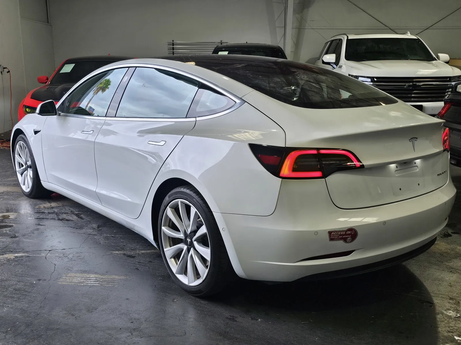 Tesla Model 3 photo 2