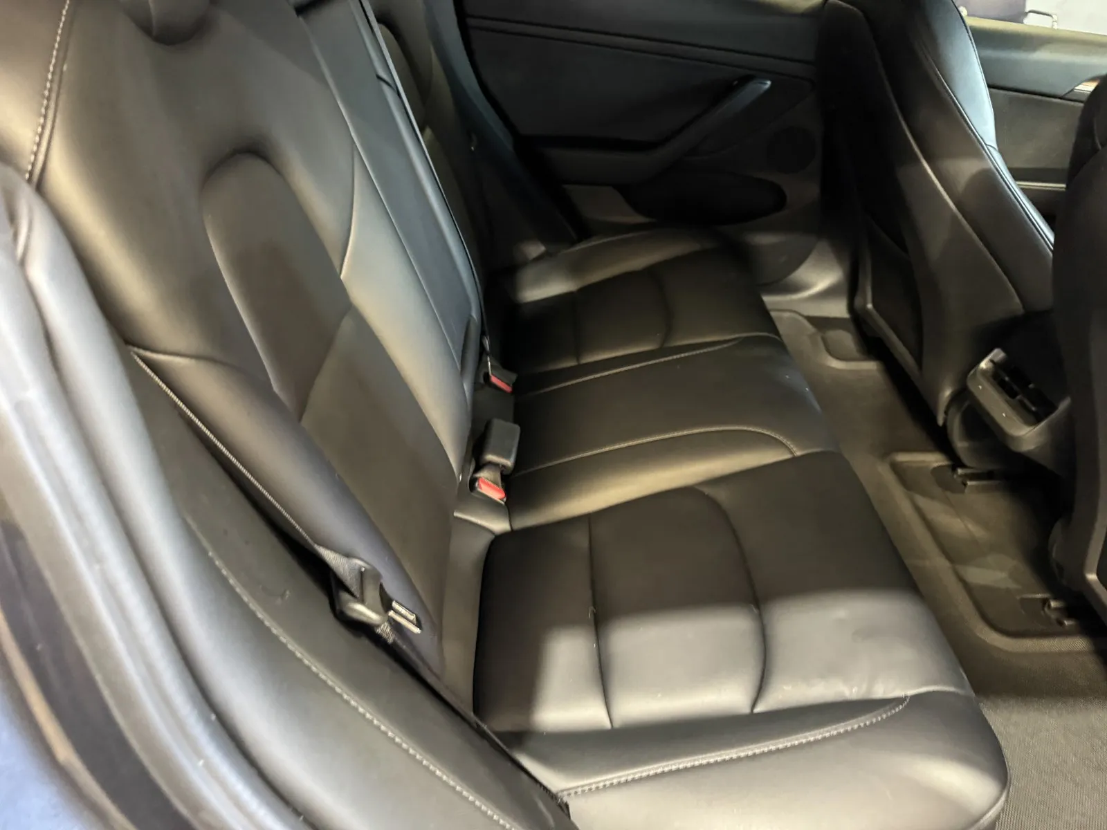 Tesla Model 3 photo 7