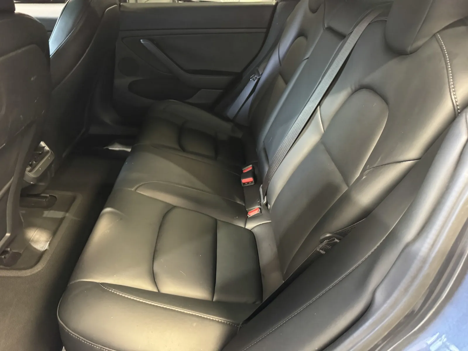 Tesla Model 3 photo 9