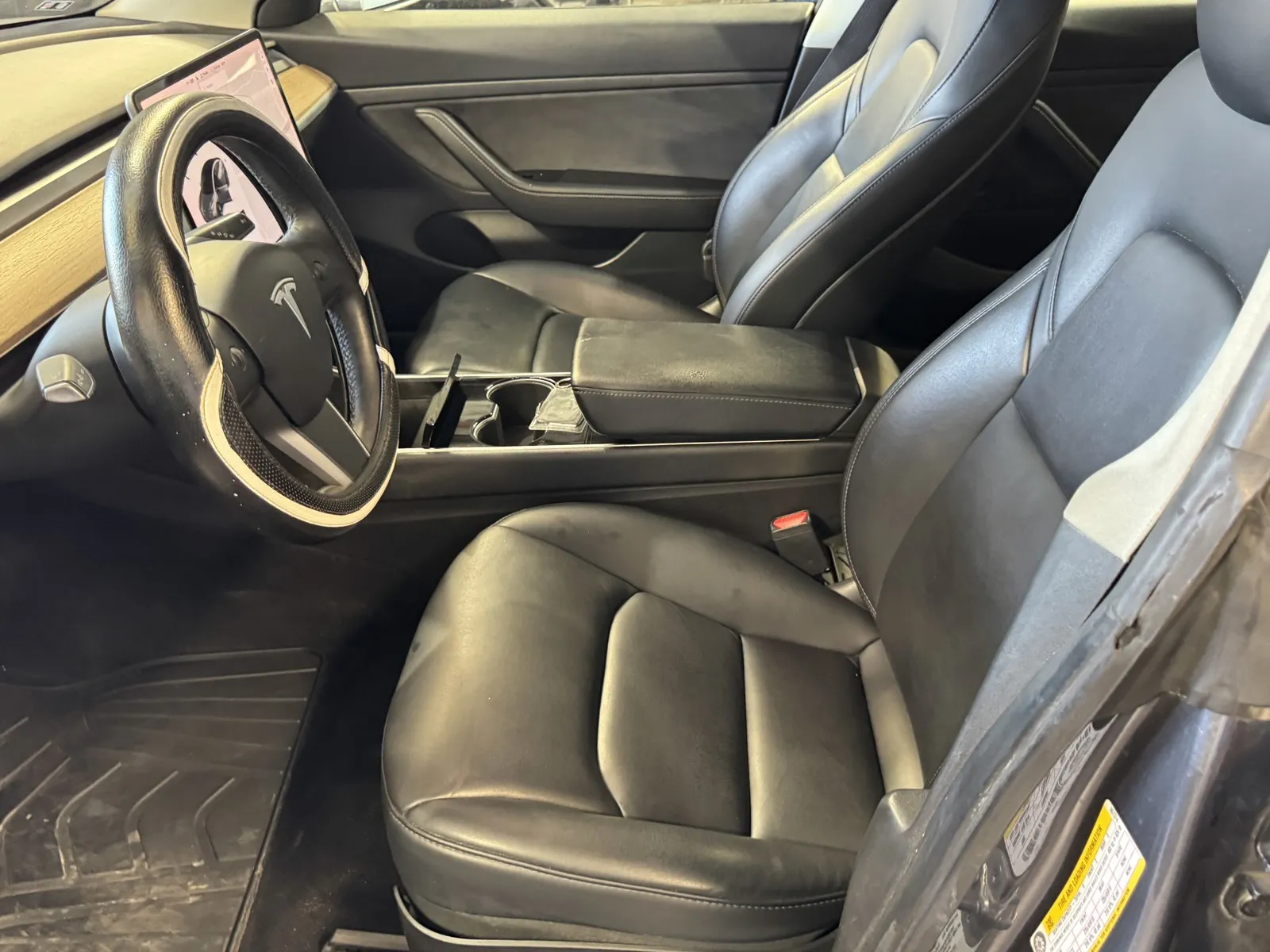 Tesla Model 3 photo 12