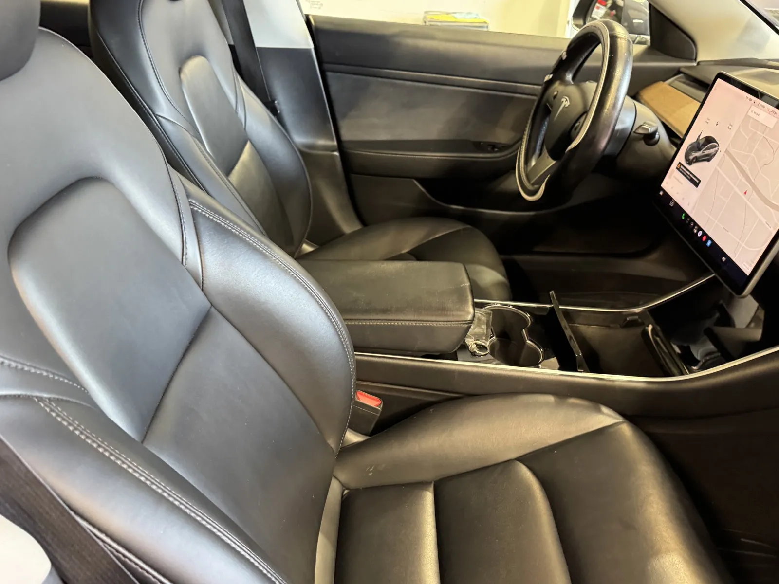 Tesla Model 3 photo 6