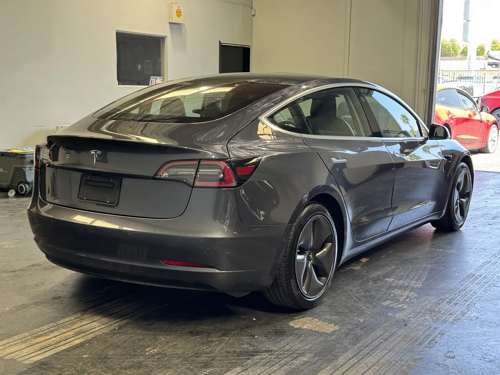 Tesla Model 3 photo 4