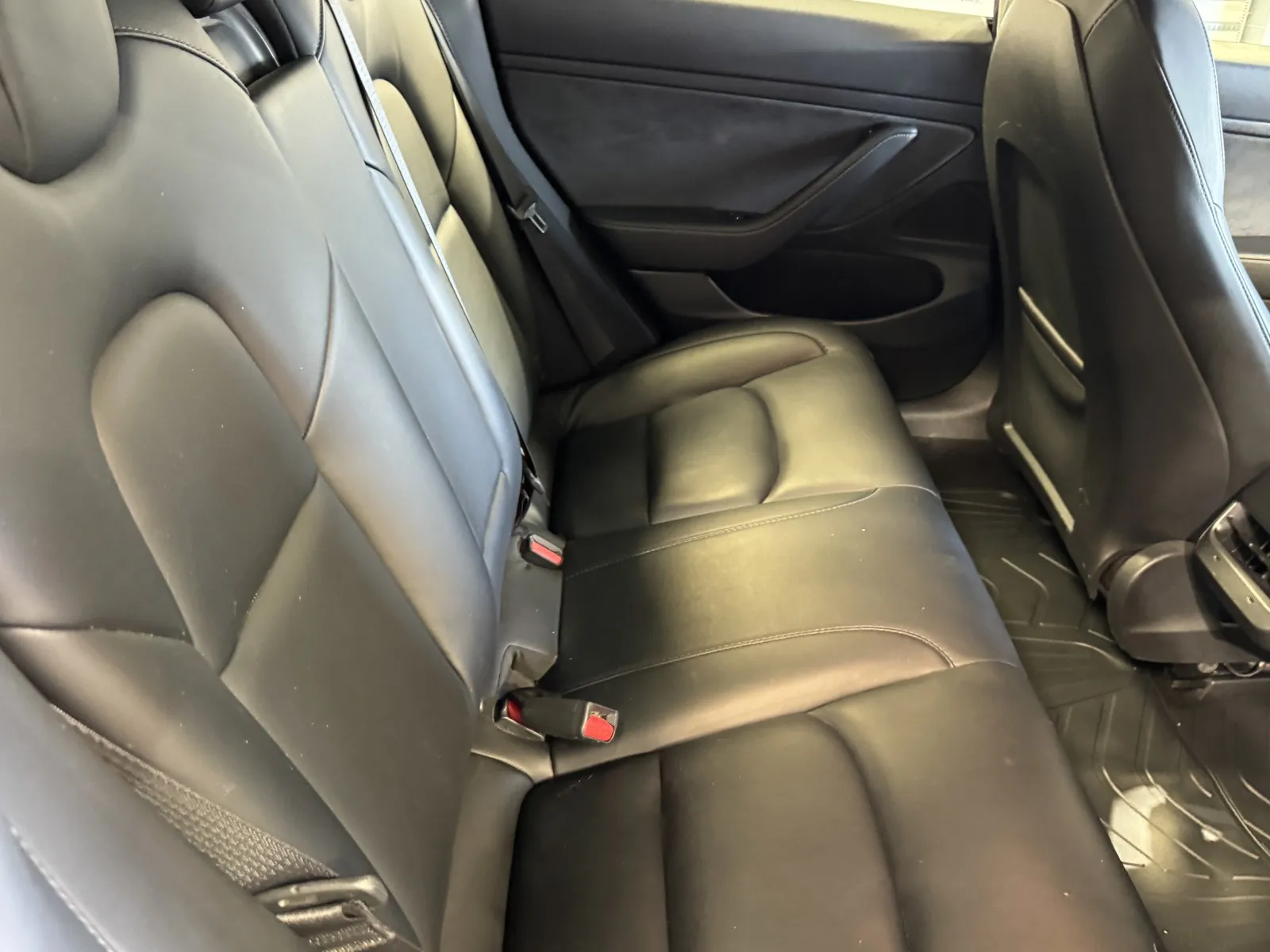 Tesla Model 3 photo 8
