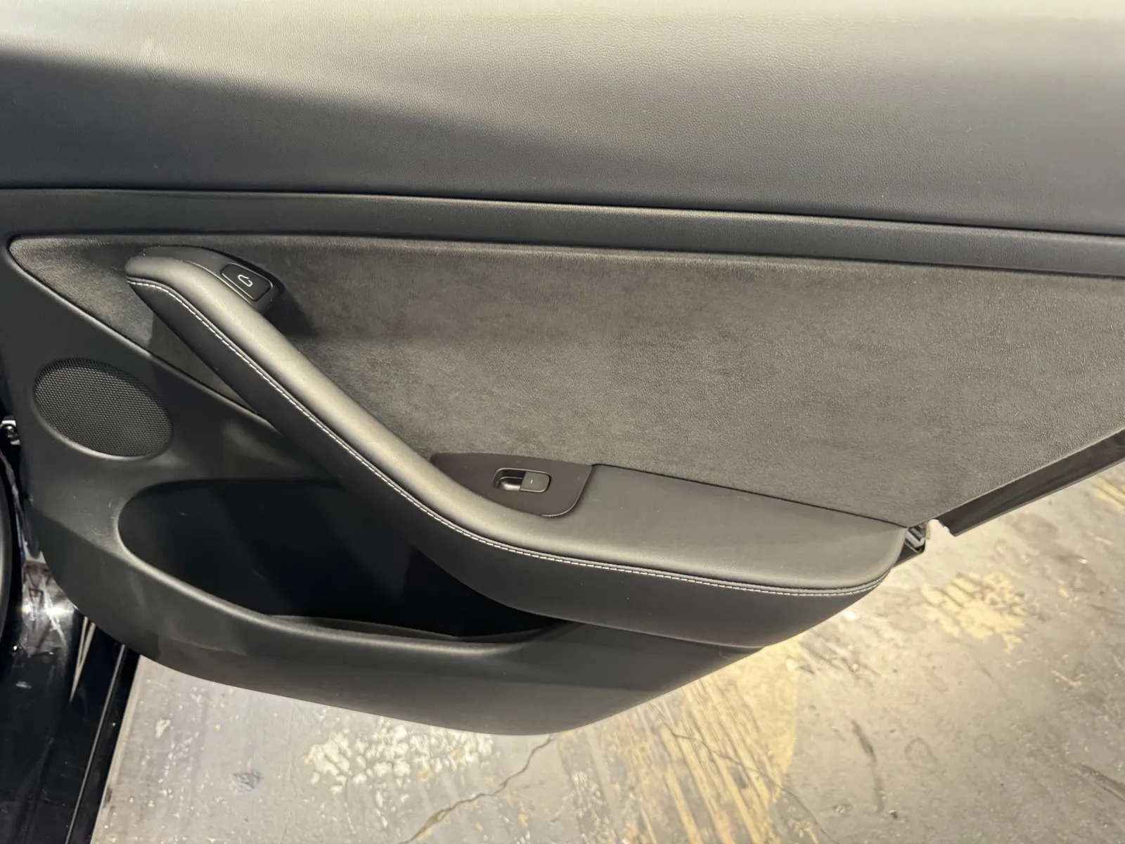Tesla Model 3 photo 8
