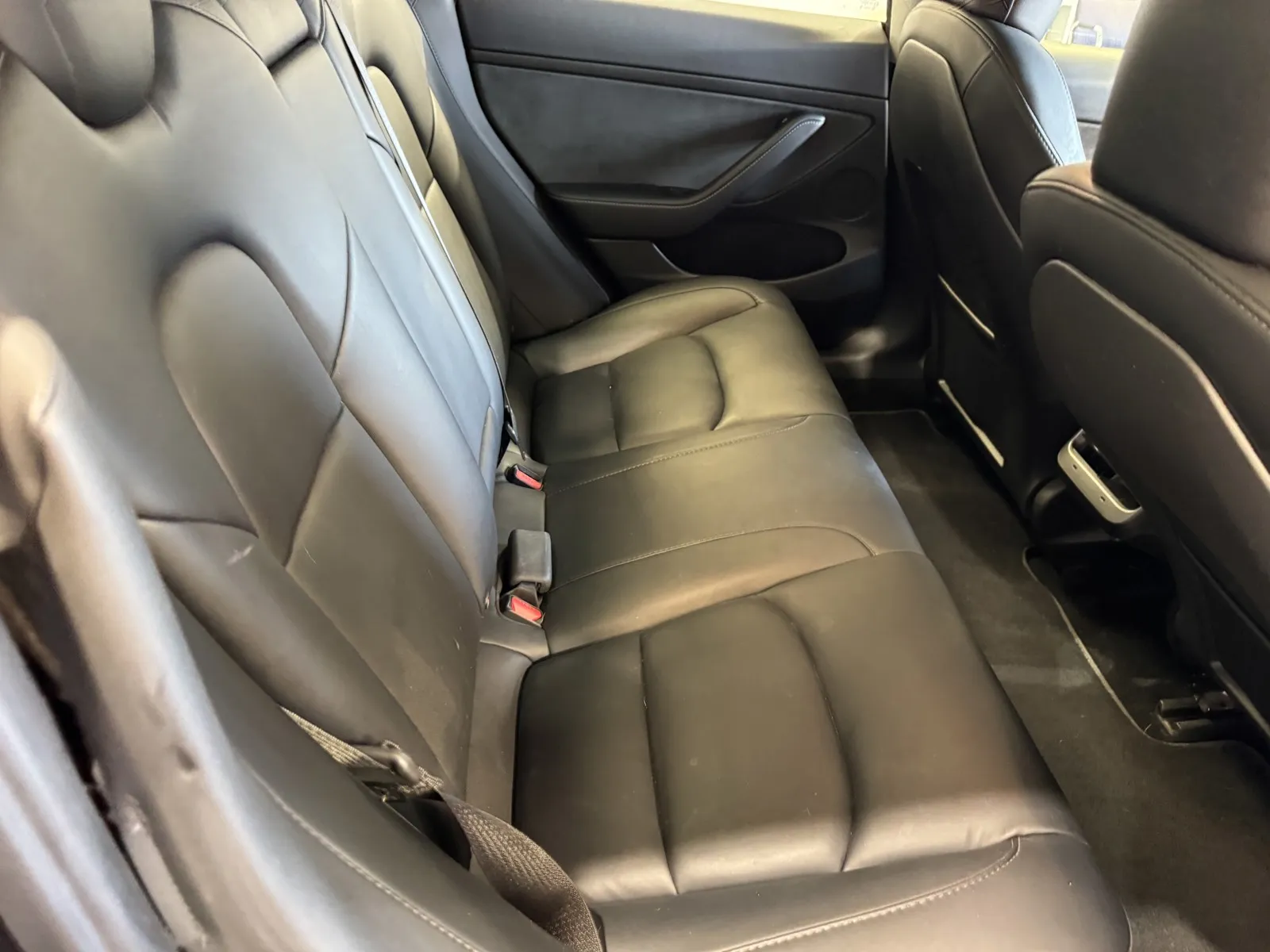 Tesla Model 3 photo 7