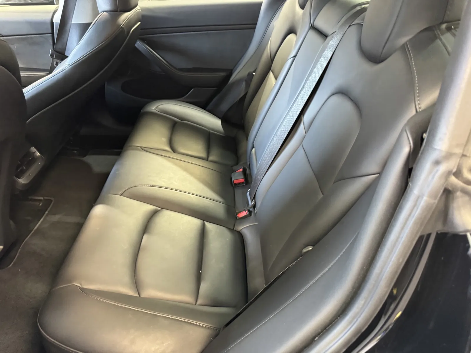 Tesla Model 3 photo 9