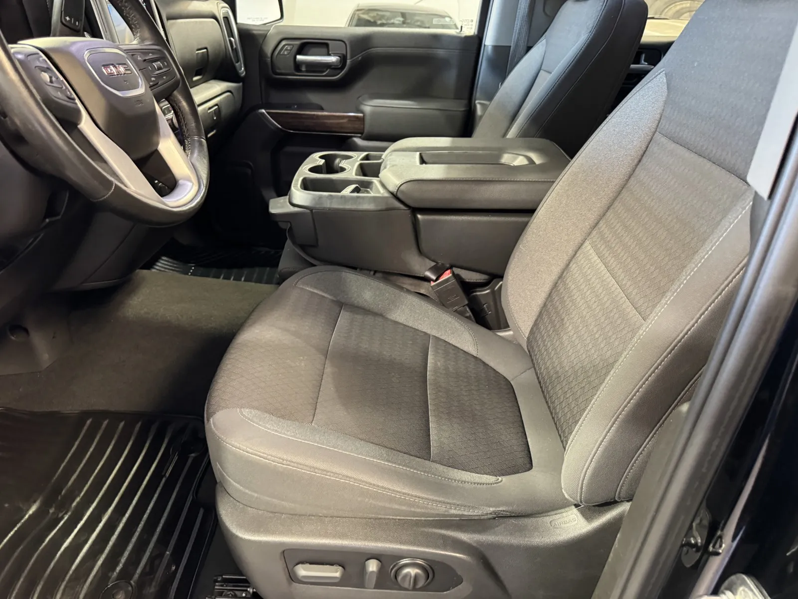 GMC Sierra photo 13