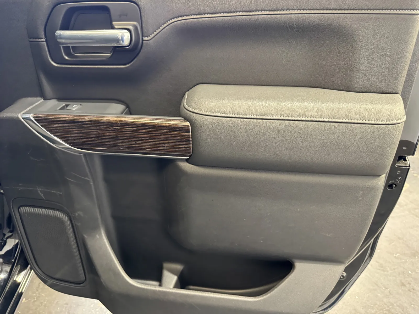 GMC Sierra photo 9