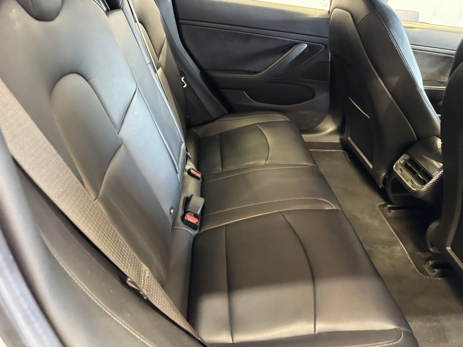 Tesla Model 3 photo 8