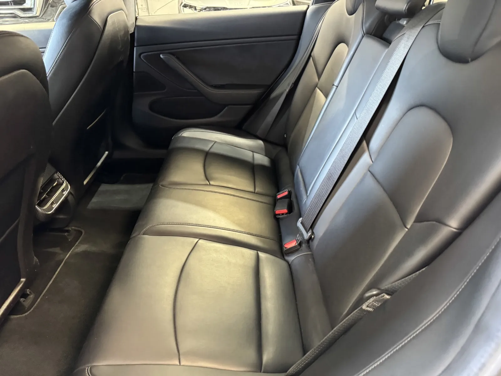 Tesla Model 3 photo 10