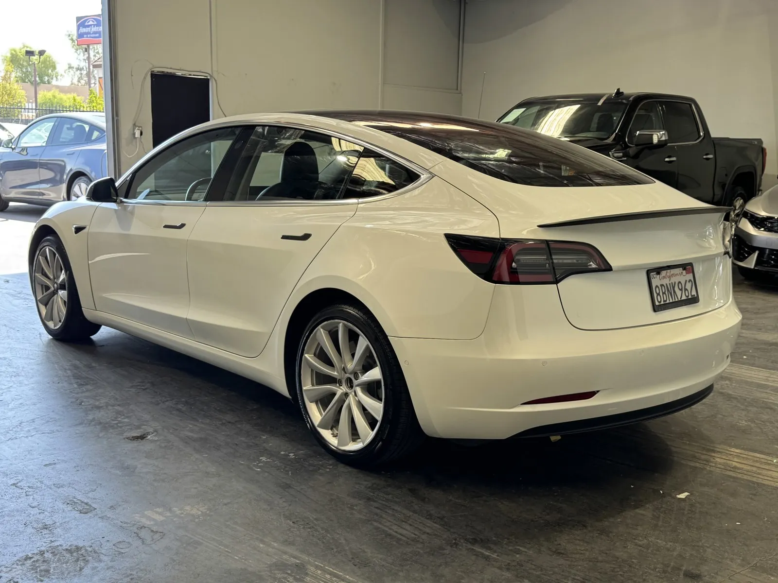 Tesla Model 3 photo 2