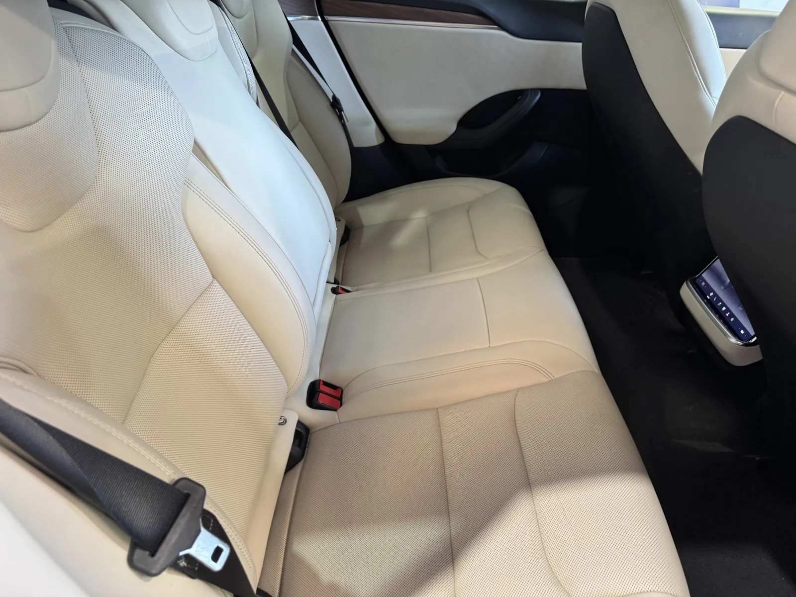 Tesla Model S photo 8