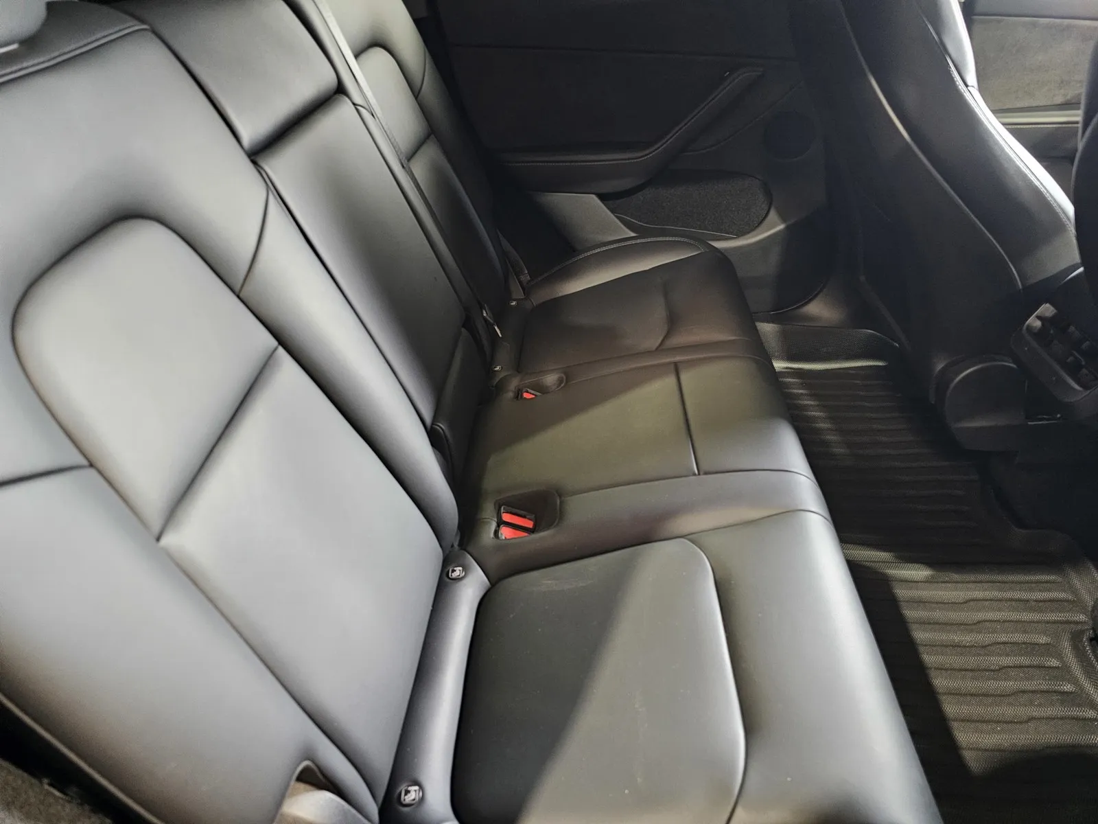 Tesla Model Y photo 9