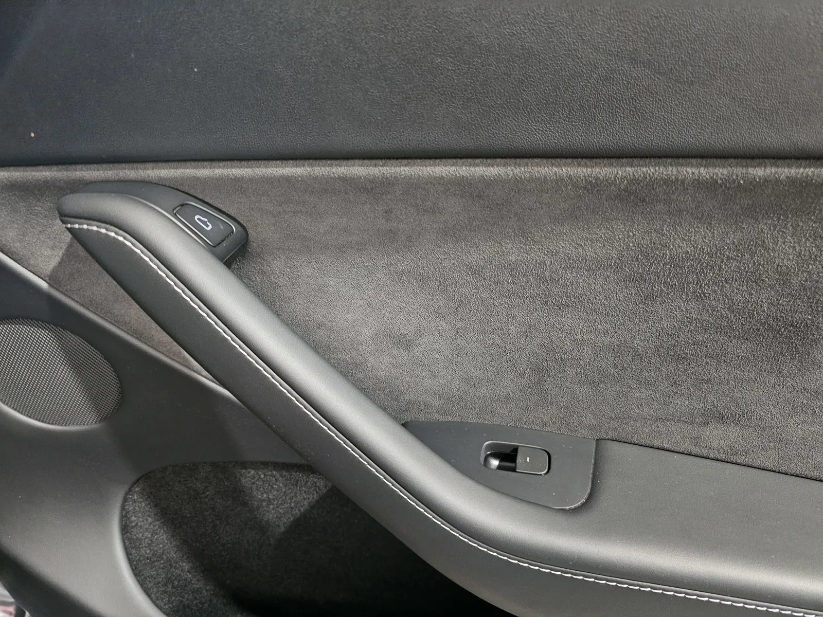 Tesla Model Y photo 8