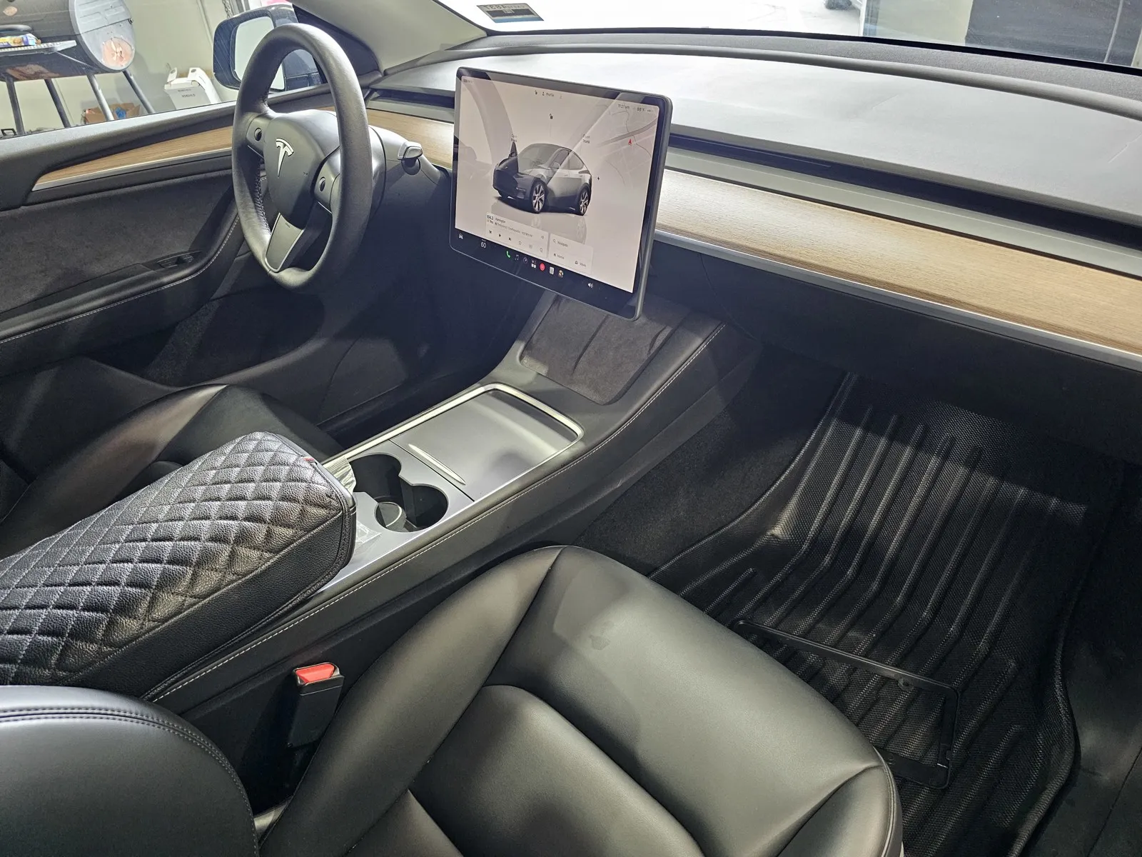 Tesla Model Y photo 5