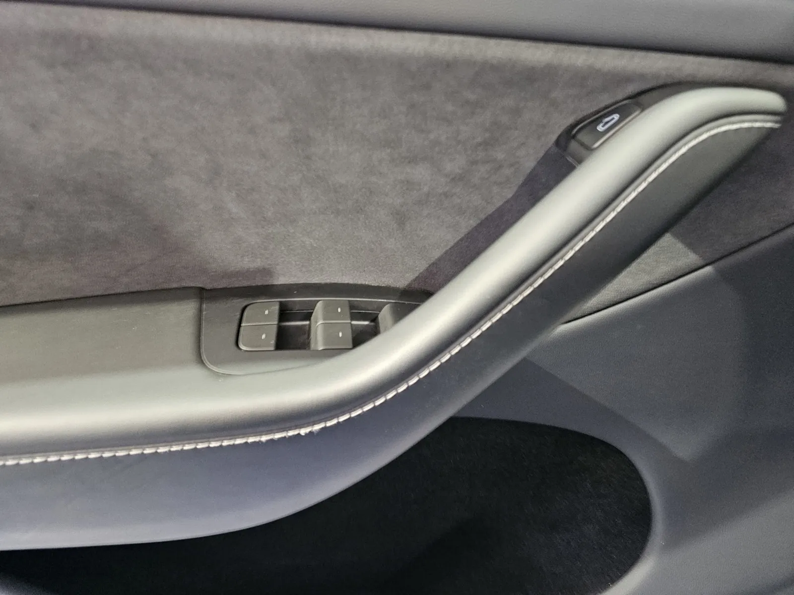 Tesla Model Y photo 14