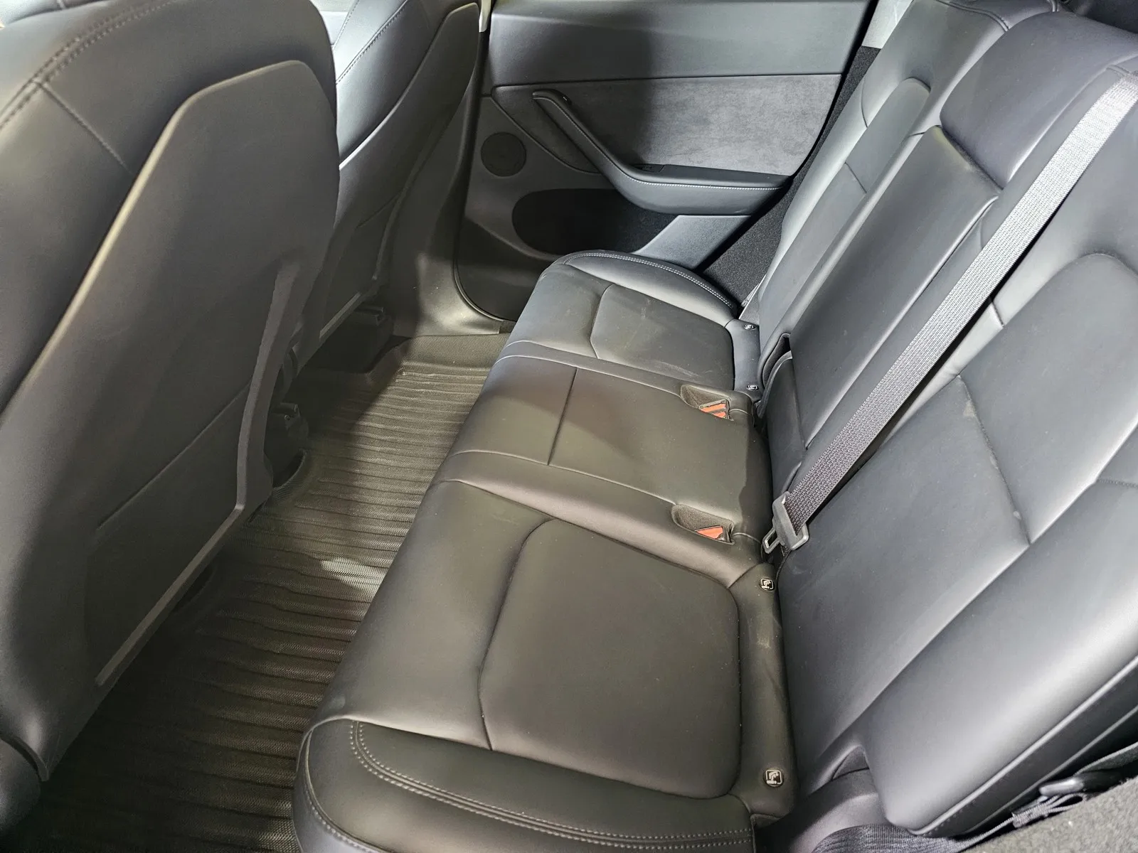 Tesla Model Y photo 13