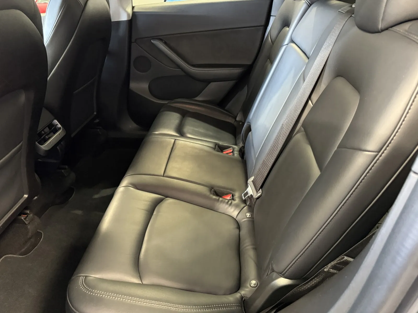 Tesla Model Y photo 10