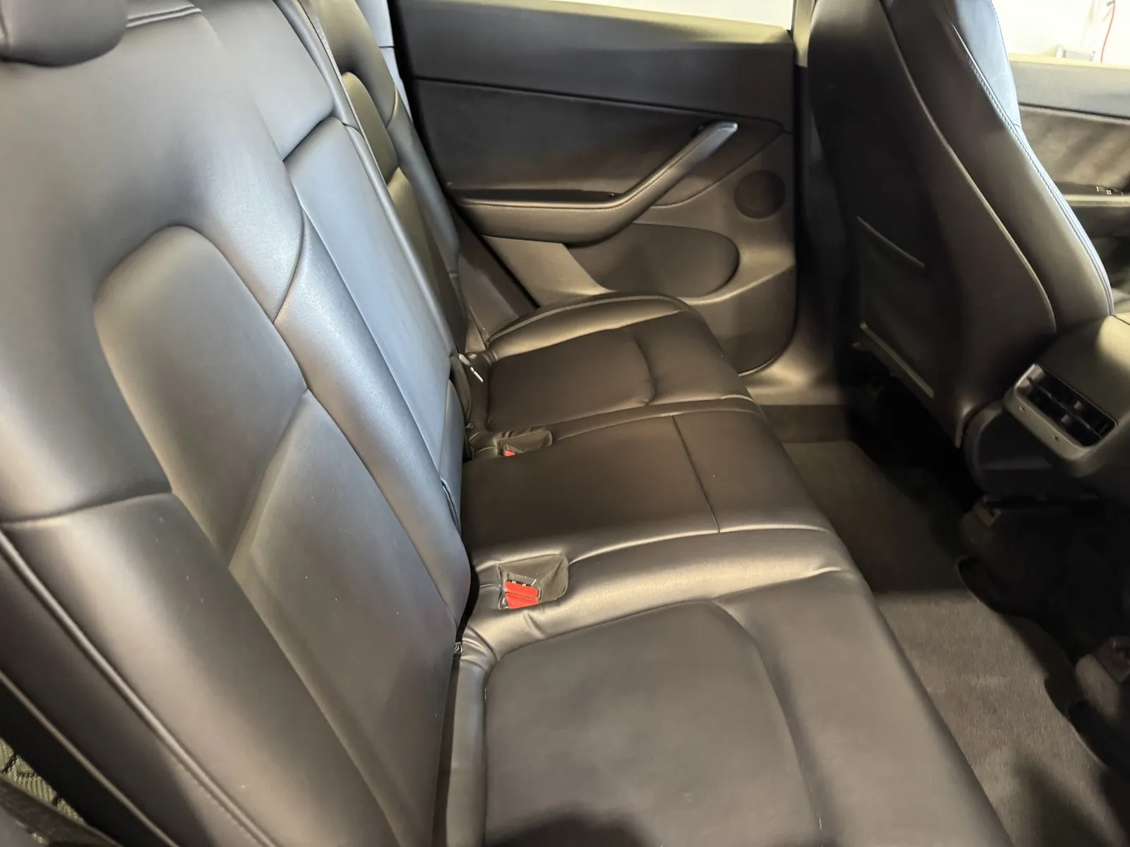 Tesla Model Y photo 8