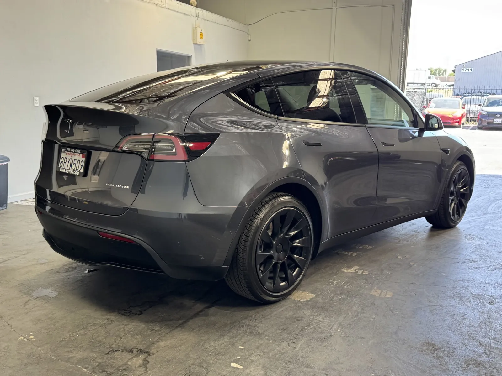 Tesla Model Y photo 4