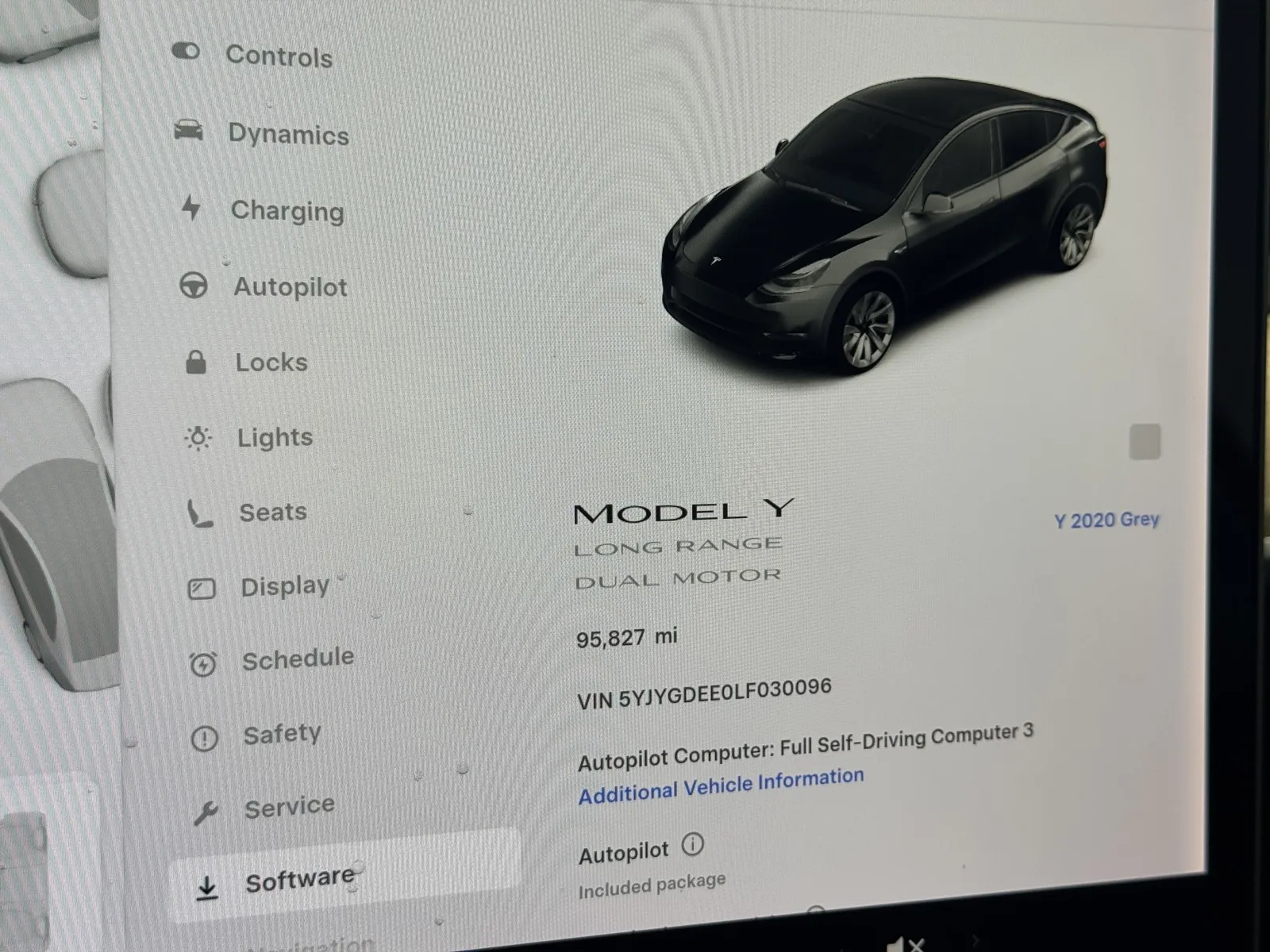Tesla Model Y photo 16