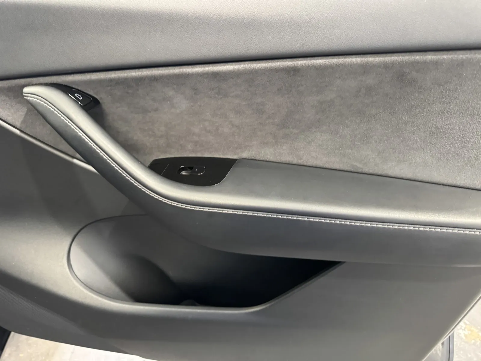 Tesla Model Y photo 7