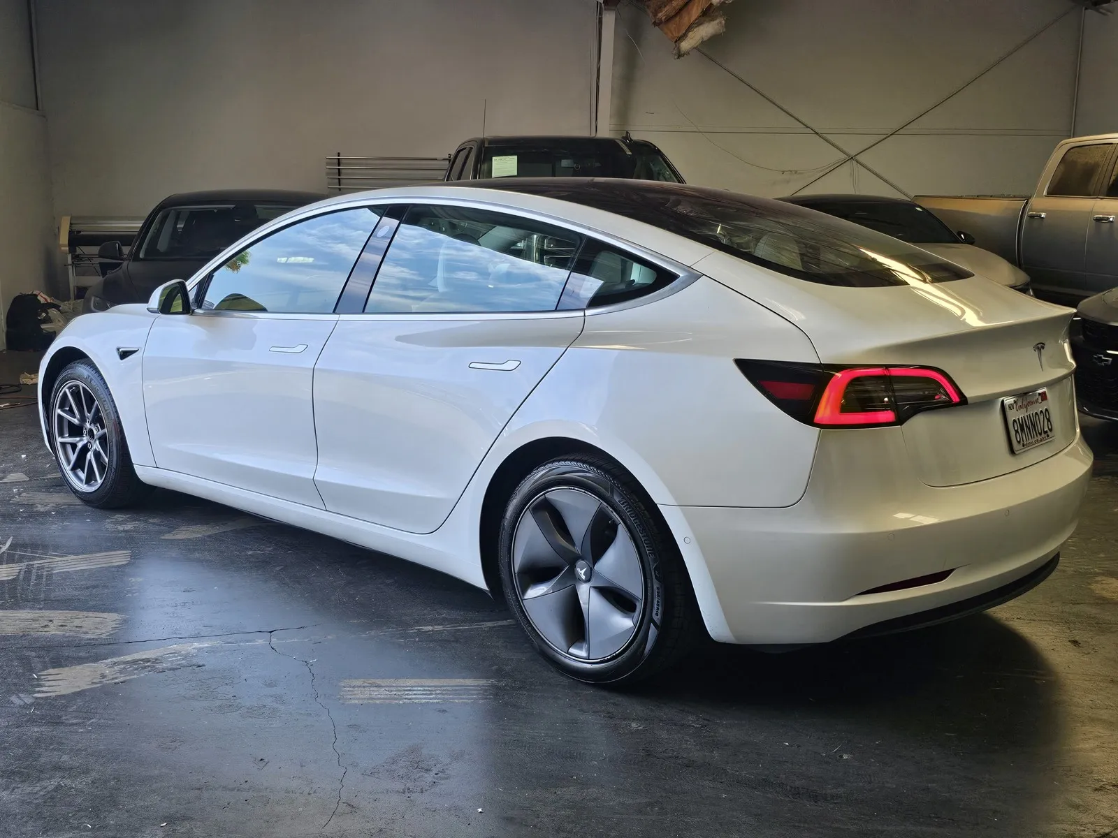 Tesla Model 3 photo 2
