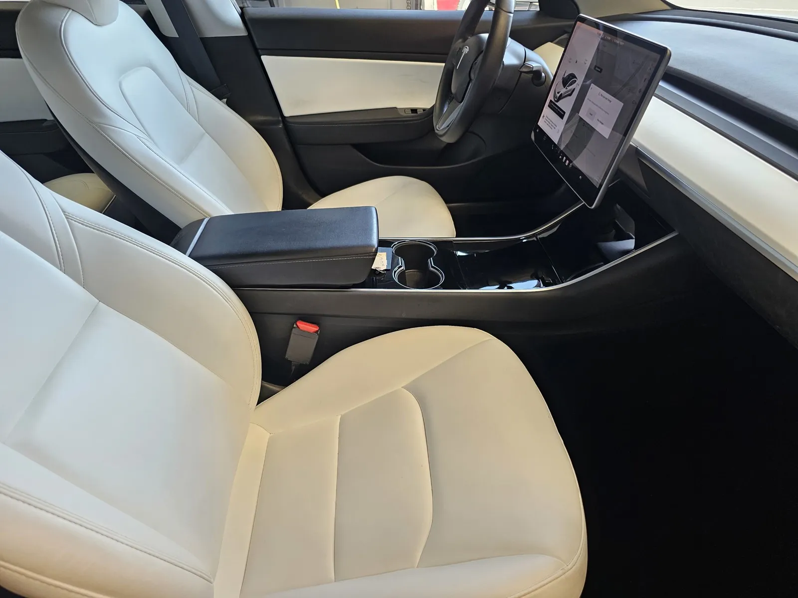 Tesla Model 3 photo 7
