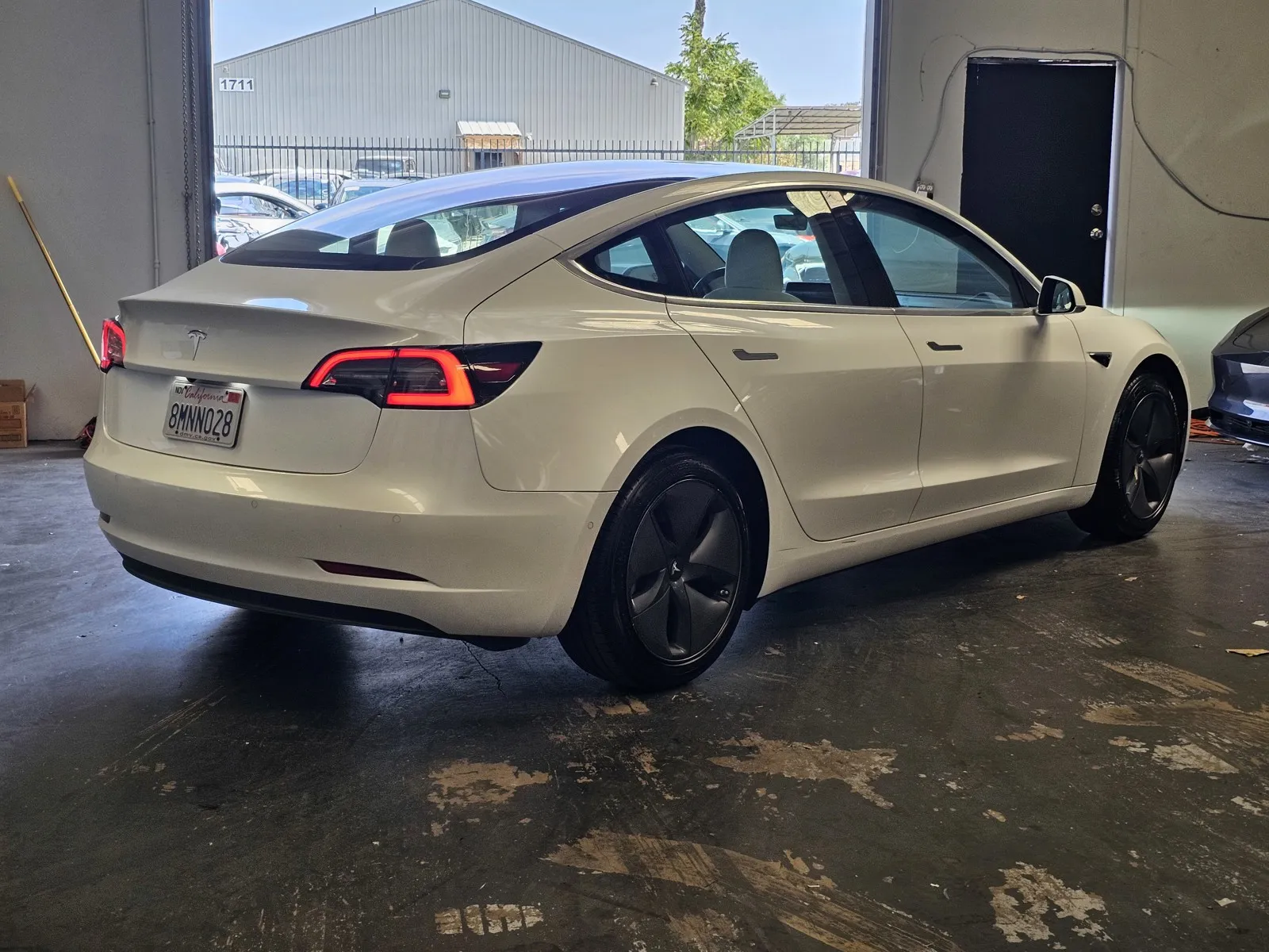 Tesla Model 3 photo 4
