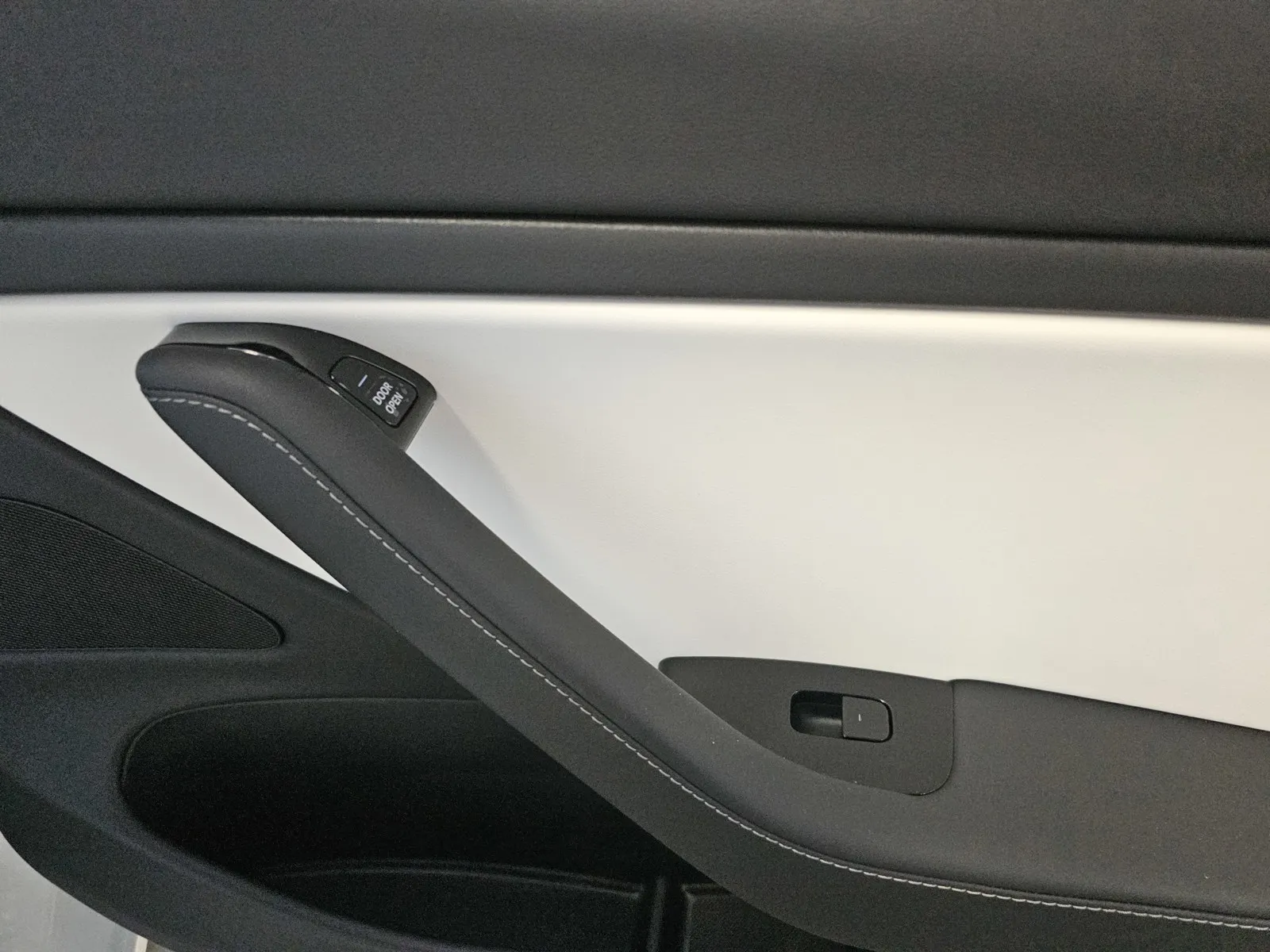 Tesla Model 3 photo 8