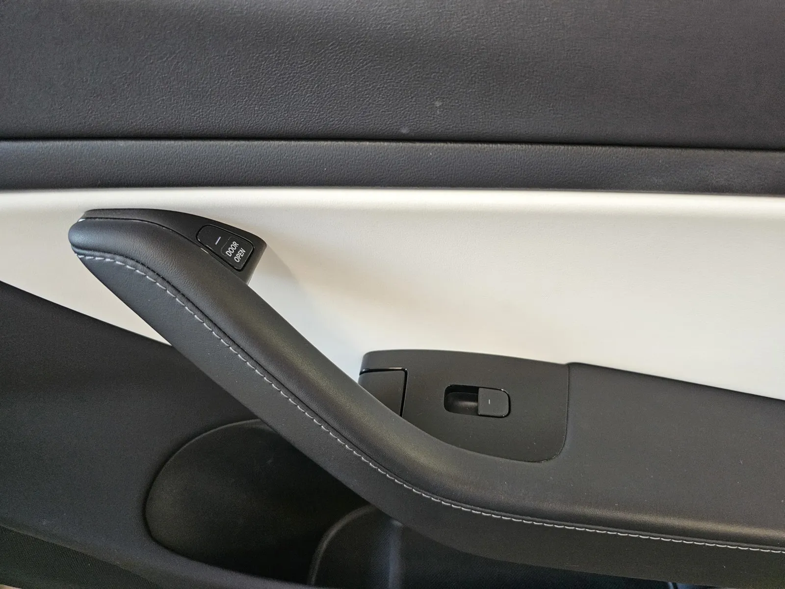 Tesla Model 3 photo 6