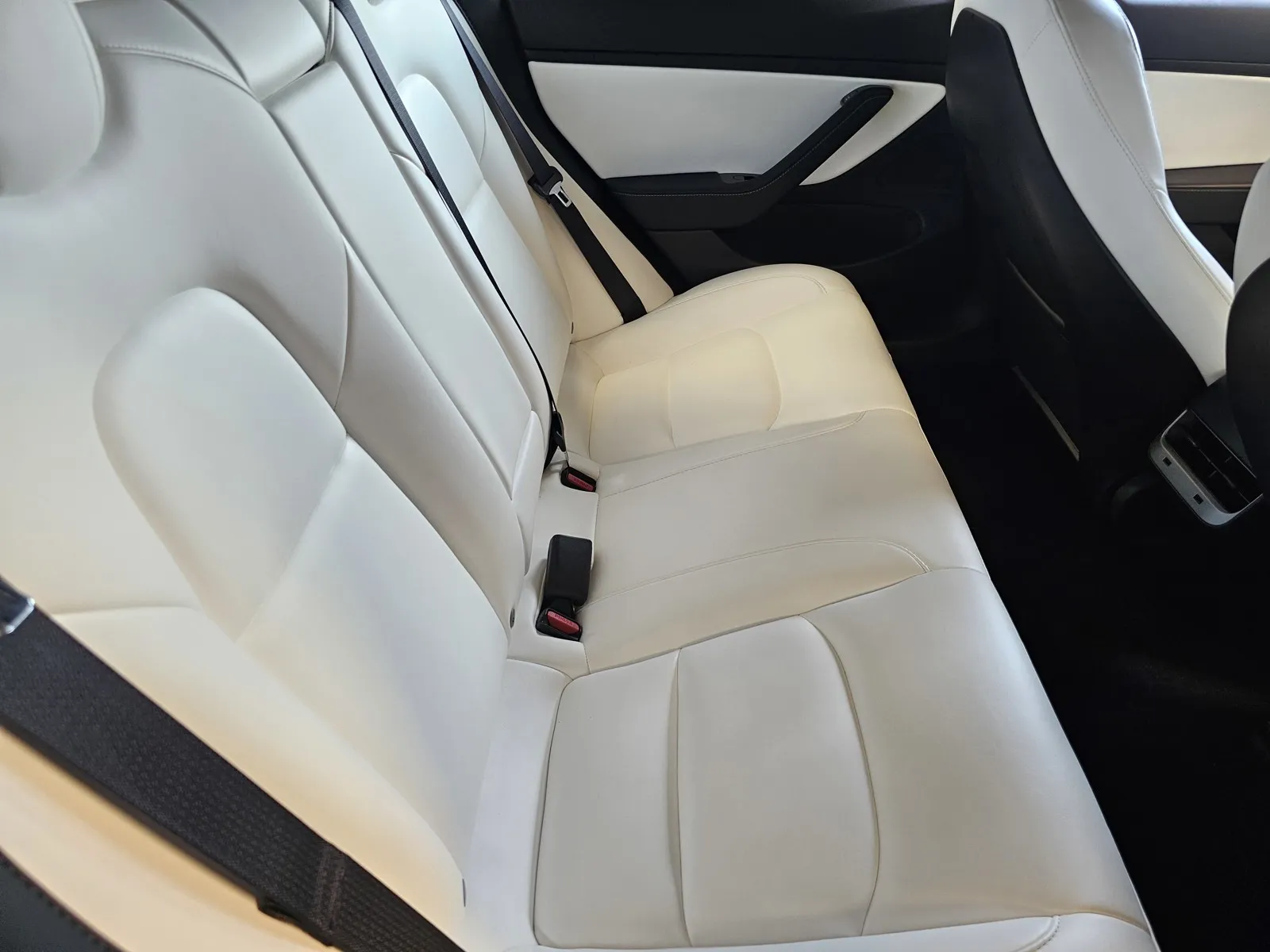 Tesla Model 3 photo 9