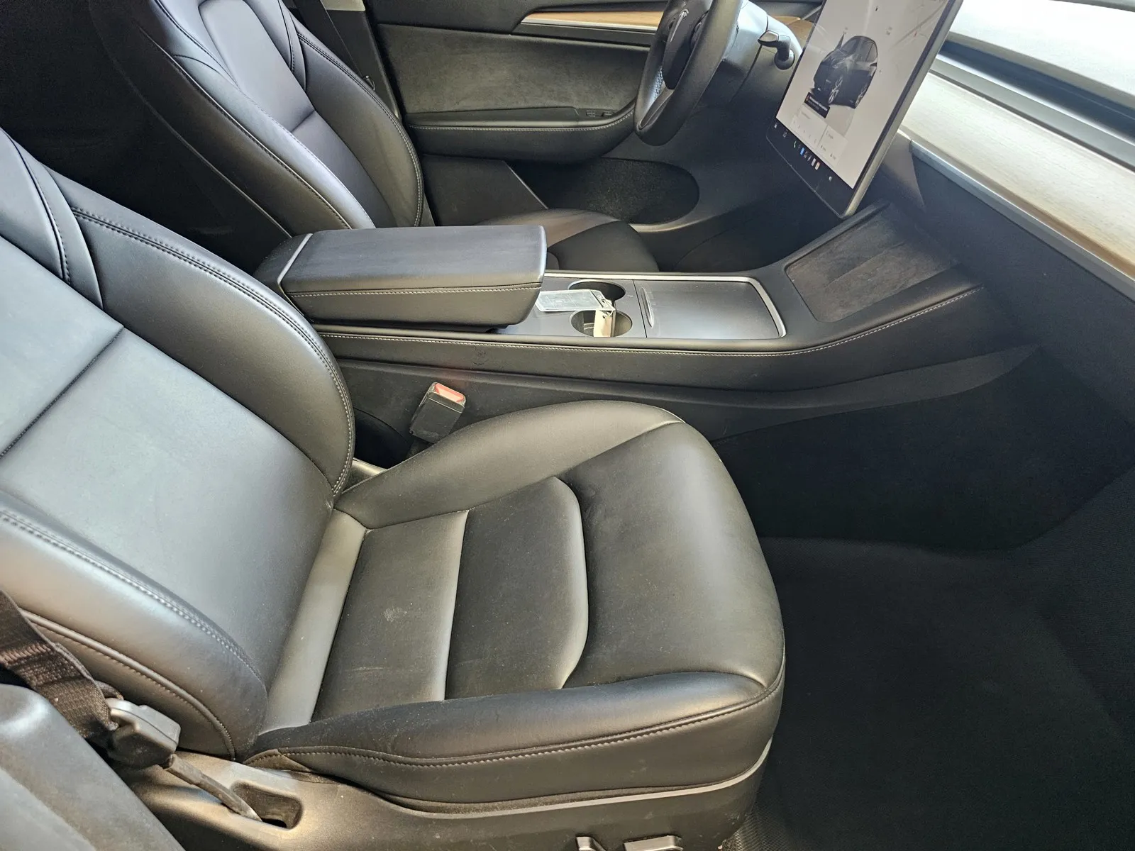 Tesla Model Y photo 7