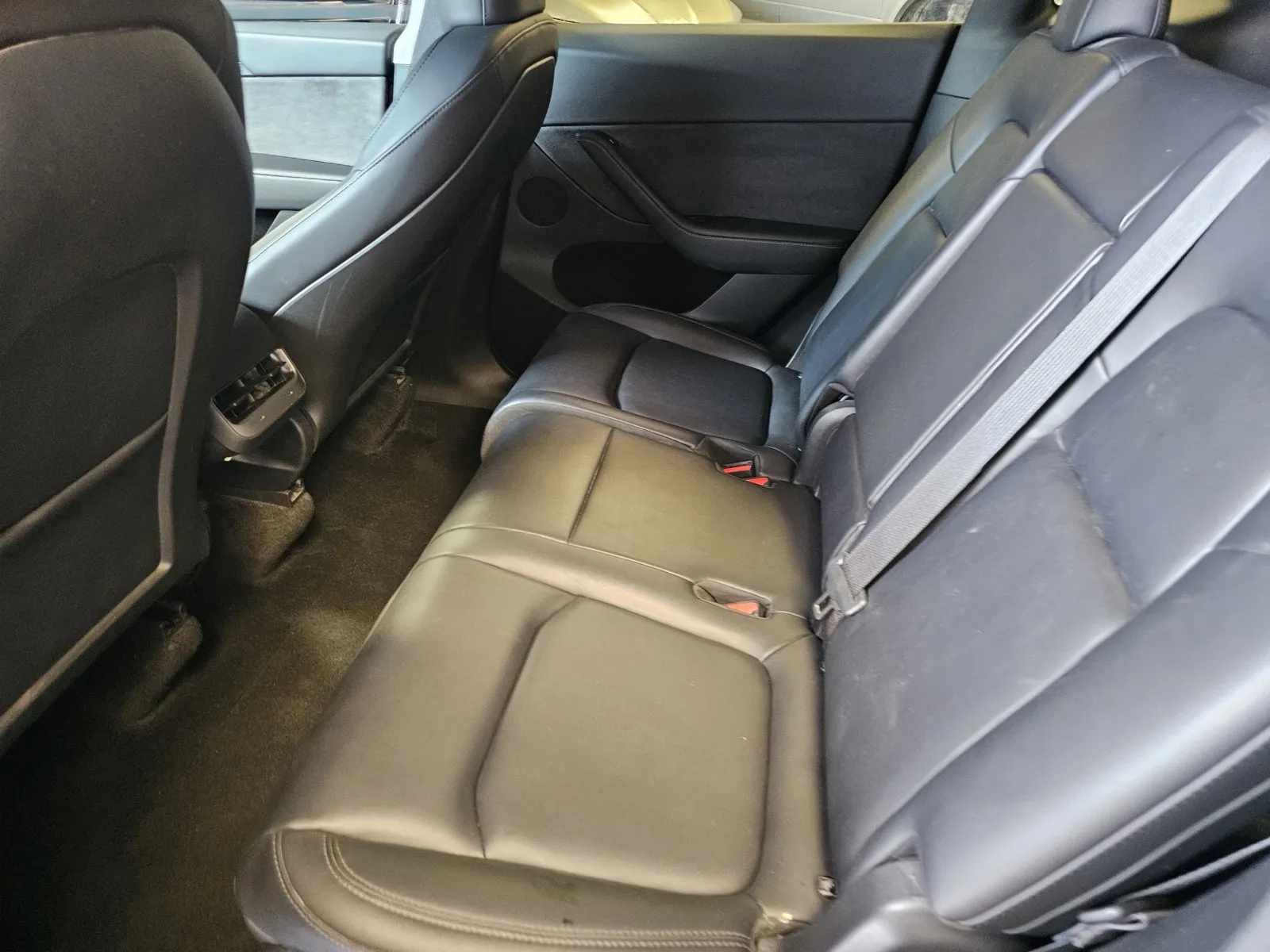 Tesla Model Y photo 12